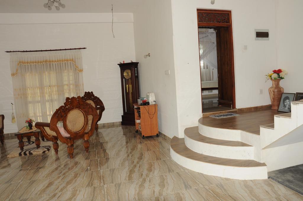 Deutsche Villa Hikkaduwa Buitenkant foto