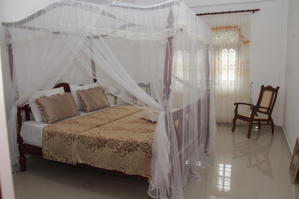 Deutsche Villa Hikkaduwa Buitenkant foto