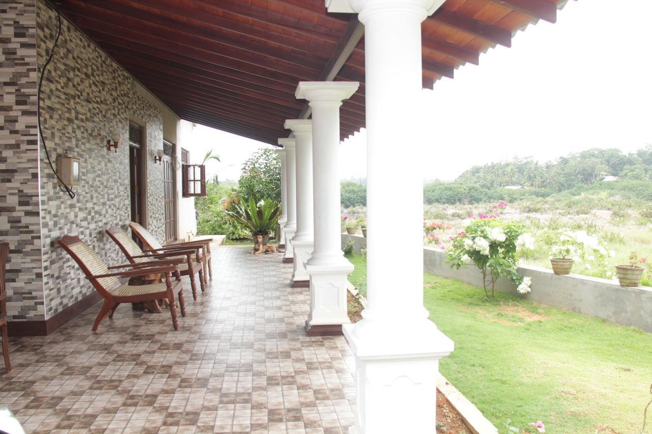 Deutsche Villa Hikkaduwa Buitenkant foto