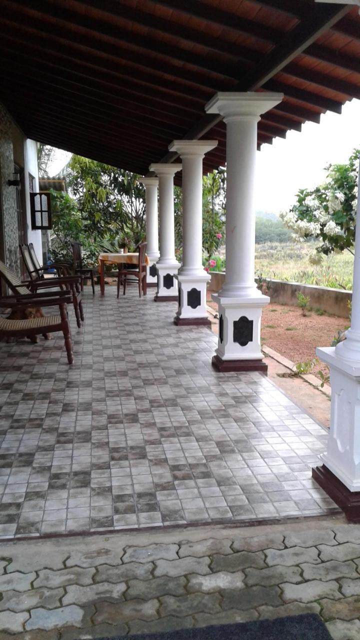 Deutsche Villa Hikkaduwa Buitenkant foto