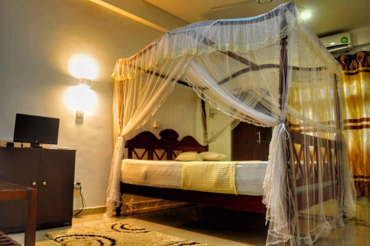 Deutsche Villa Hikkaduwa Buitenkant foto