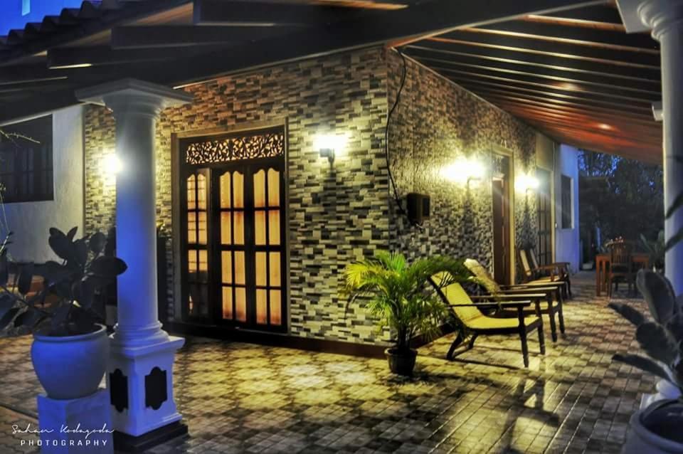 Deutsche Villa Hikkaduwa Buitenkant foto
