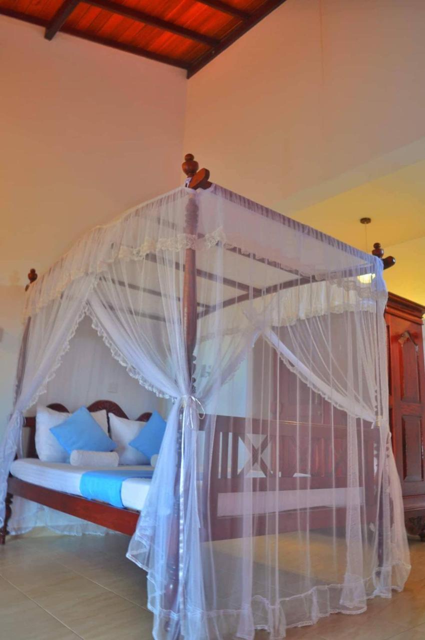 Deutsche Villa Hikkaduwa Buitenkant foto