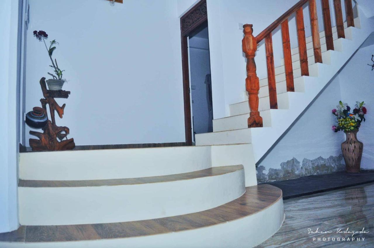 Deutsche Villa Hikkaduwa Buitenkant foto