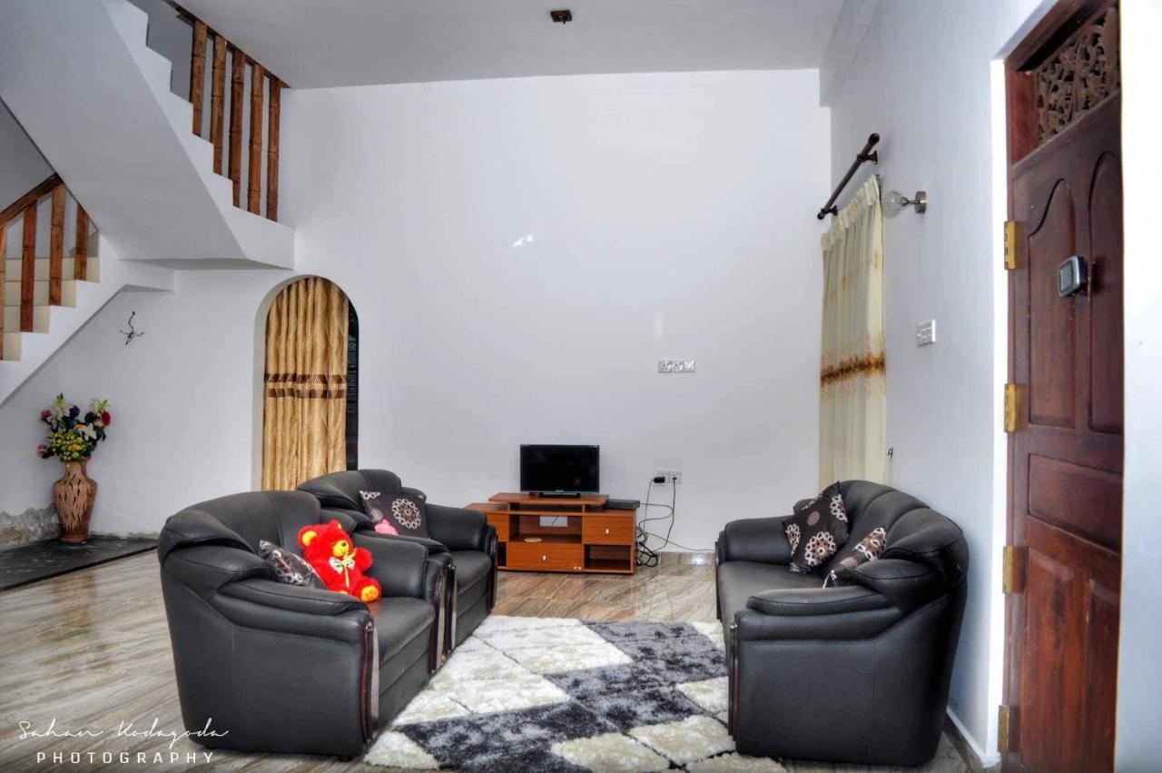 Deutsche Villa Hikkaduwa Buitenkant foto