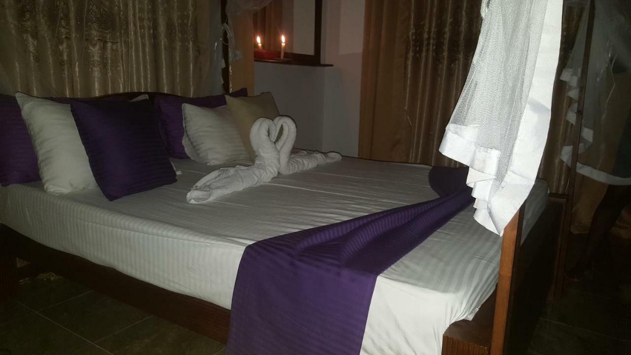 Deutsche Villa Hikkaduwa Buitenkant foto