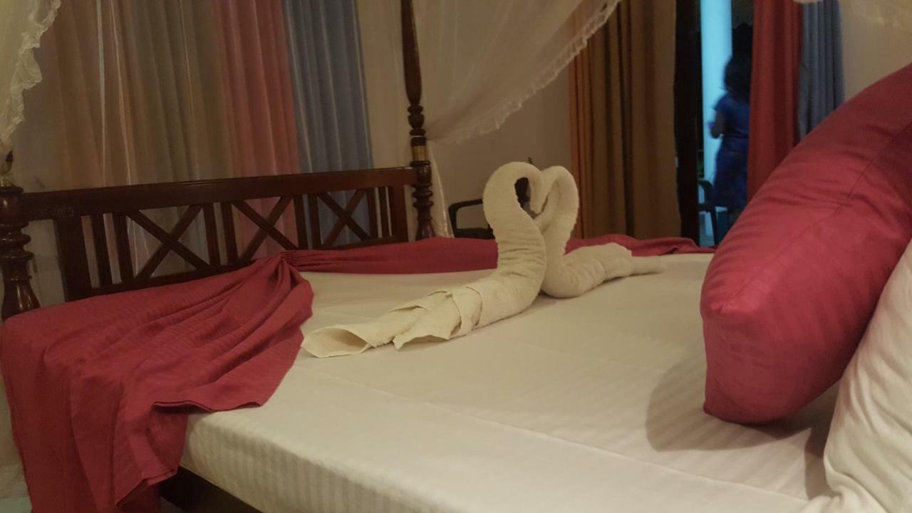 Deutsche Villa Hikkaduwa Buitenkant foto
